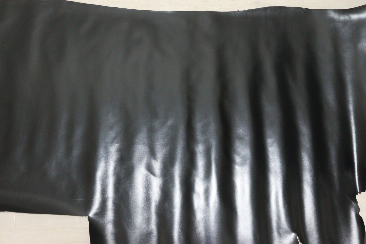 ds28円!新入荷!顔料仕上げ 絹目型押し ブラック ハギレ 140ds