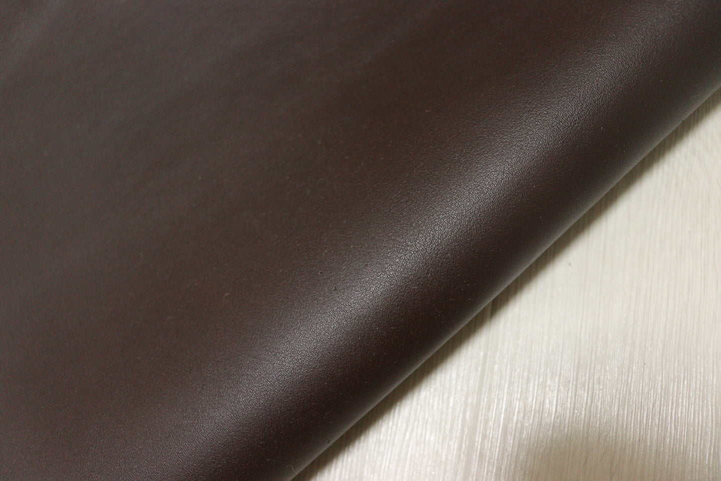 ds50円!イタリアンレザー スムース加工 ヌメ革 ダークブラウン 140ds