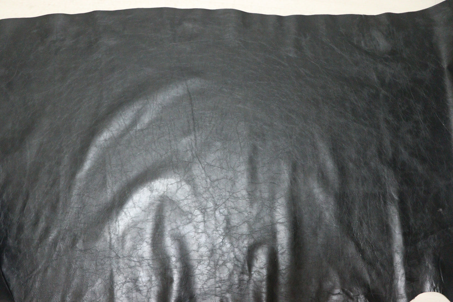 ds40円!イタリアンレザー カゼイン仕上げ ブラック ヌメ革 200ds