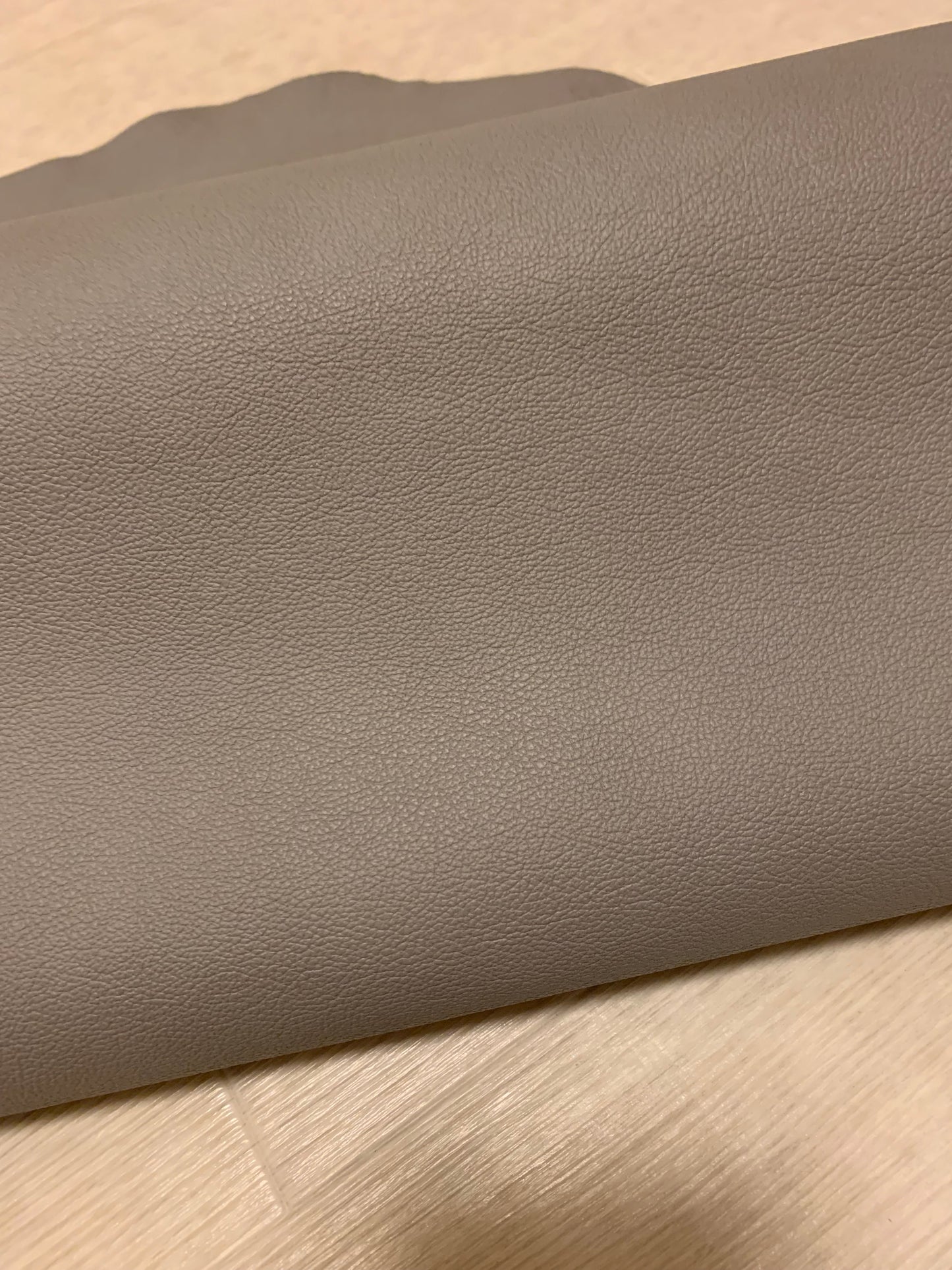 ds28円!新入荷!イタリアンレザー ライトグレー 弱シュリンク加工 261ds