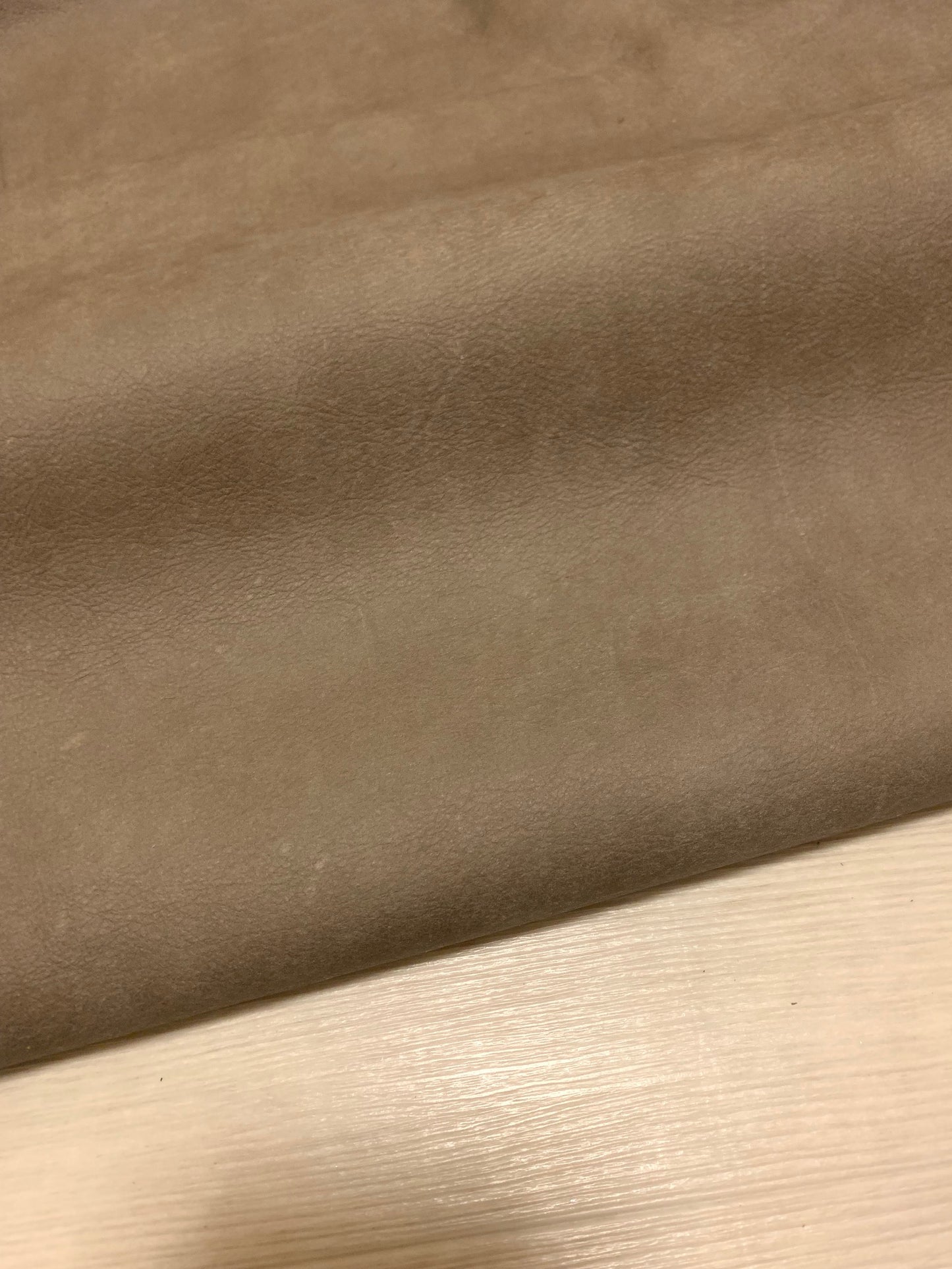 ds28円!新入荷!イタリアンレザー モチモチ モカグレー アンチック加工 216ds