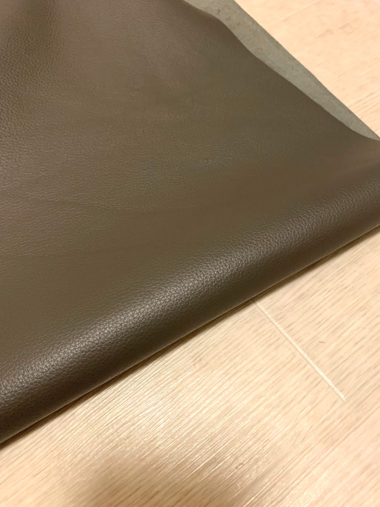 ds28円!新入荷!イタリアンレザー モチモチ ダークグレー シボ型押し 229ds