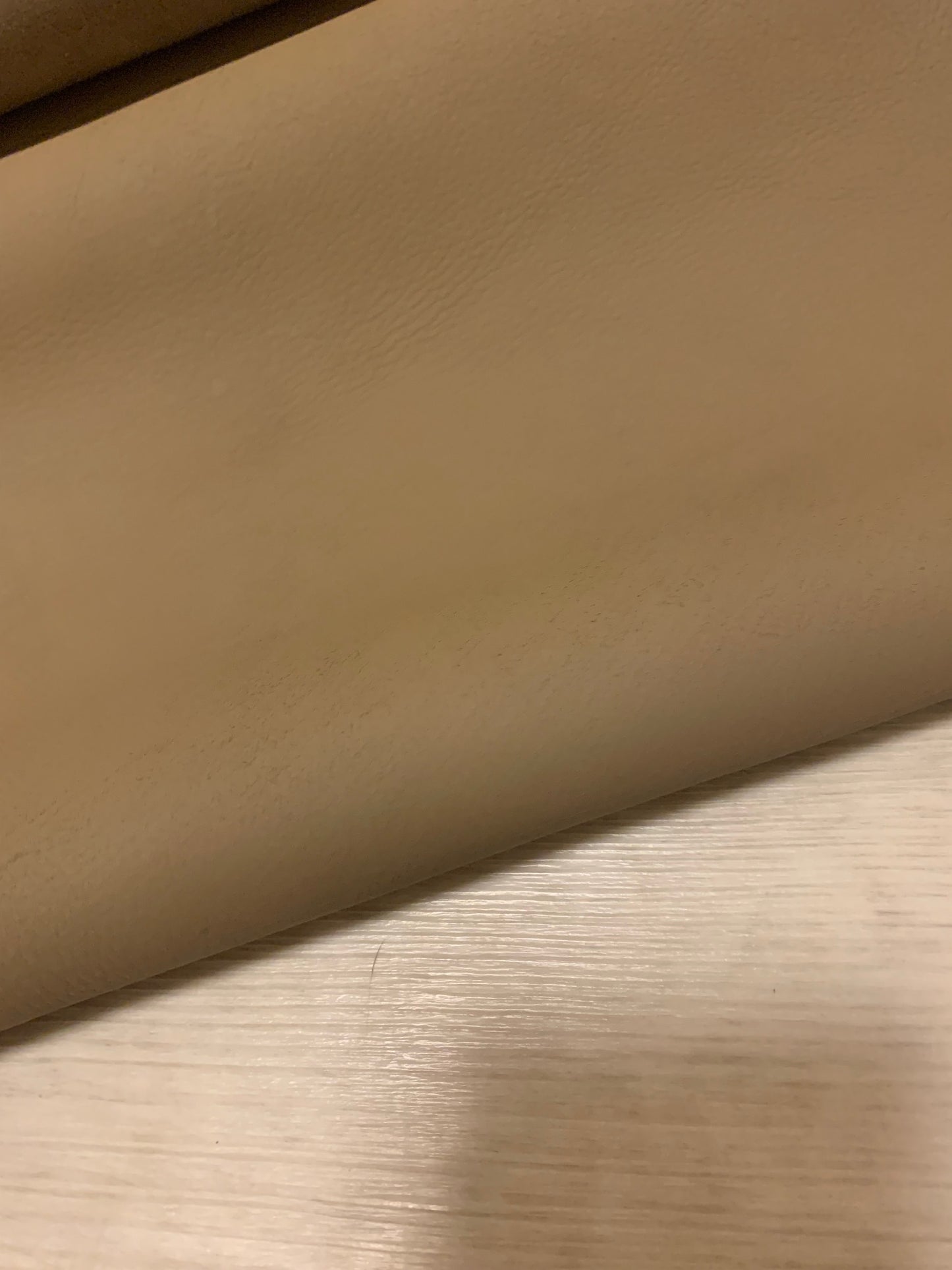 ds28円!新入荷!イタリアンレザー もちもち カーキ スムース加工 236ds