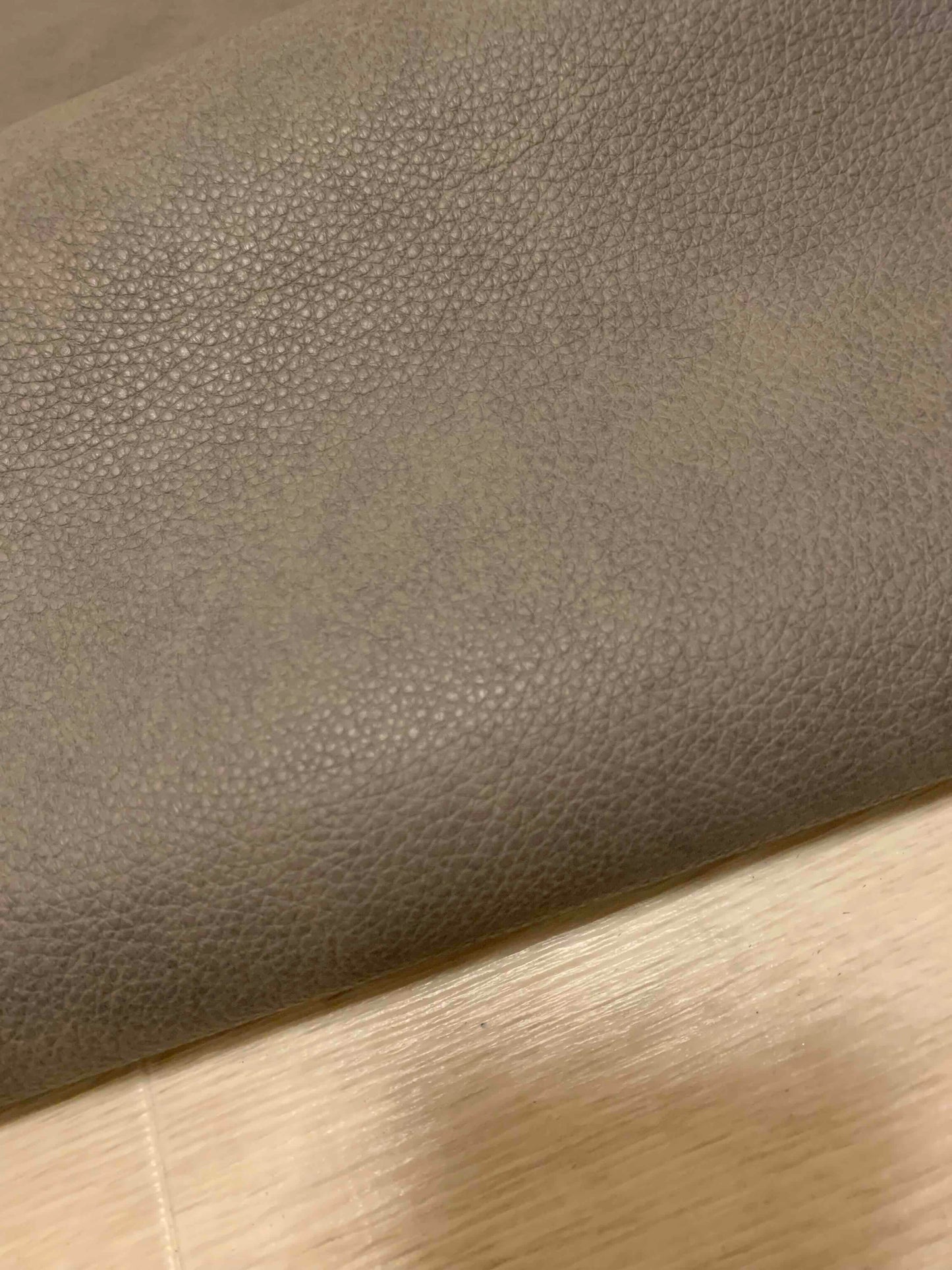 ds28円!新入荷!イタリアンレザー グレー アンチック加工 211ds