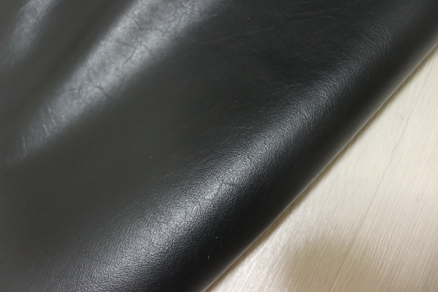 ds50円!イタリアンレザー オイルナッパ ブラック ヌメ革 200ds