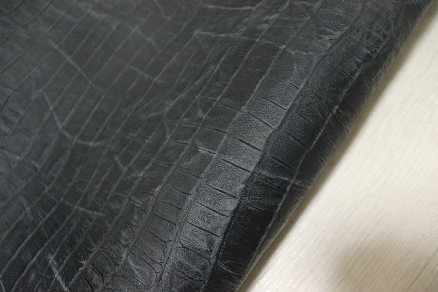 ds70円!イタリアンレザー ネイビー クロコ型押し ショルダー ヌメ革 154ds