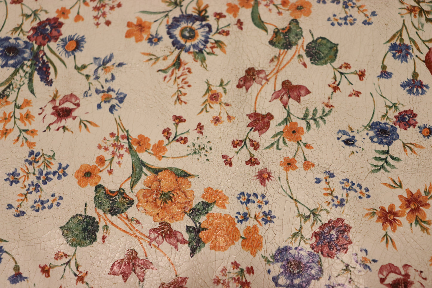 ds25円!新入荷!イタリアンレザー フィルム貼り 花柄 床革 158ds
