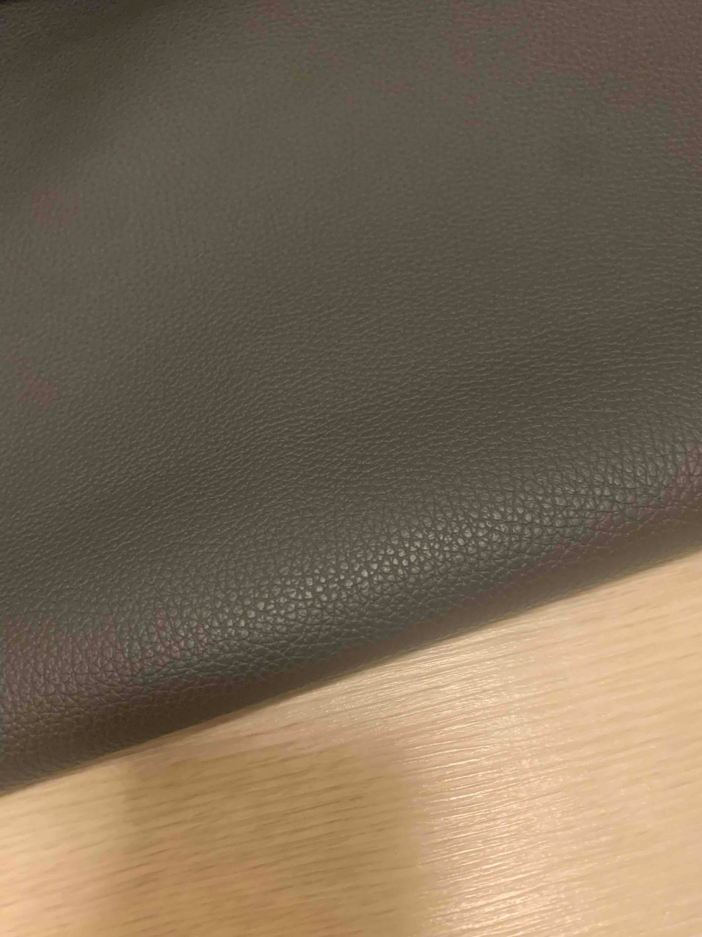 ds30円!新入荷!イタリアンレザー もちもち シボ型押し ダークグレー 209ds