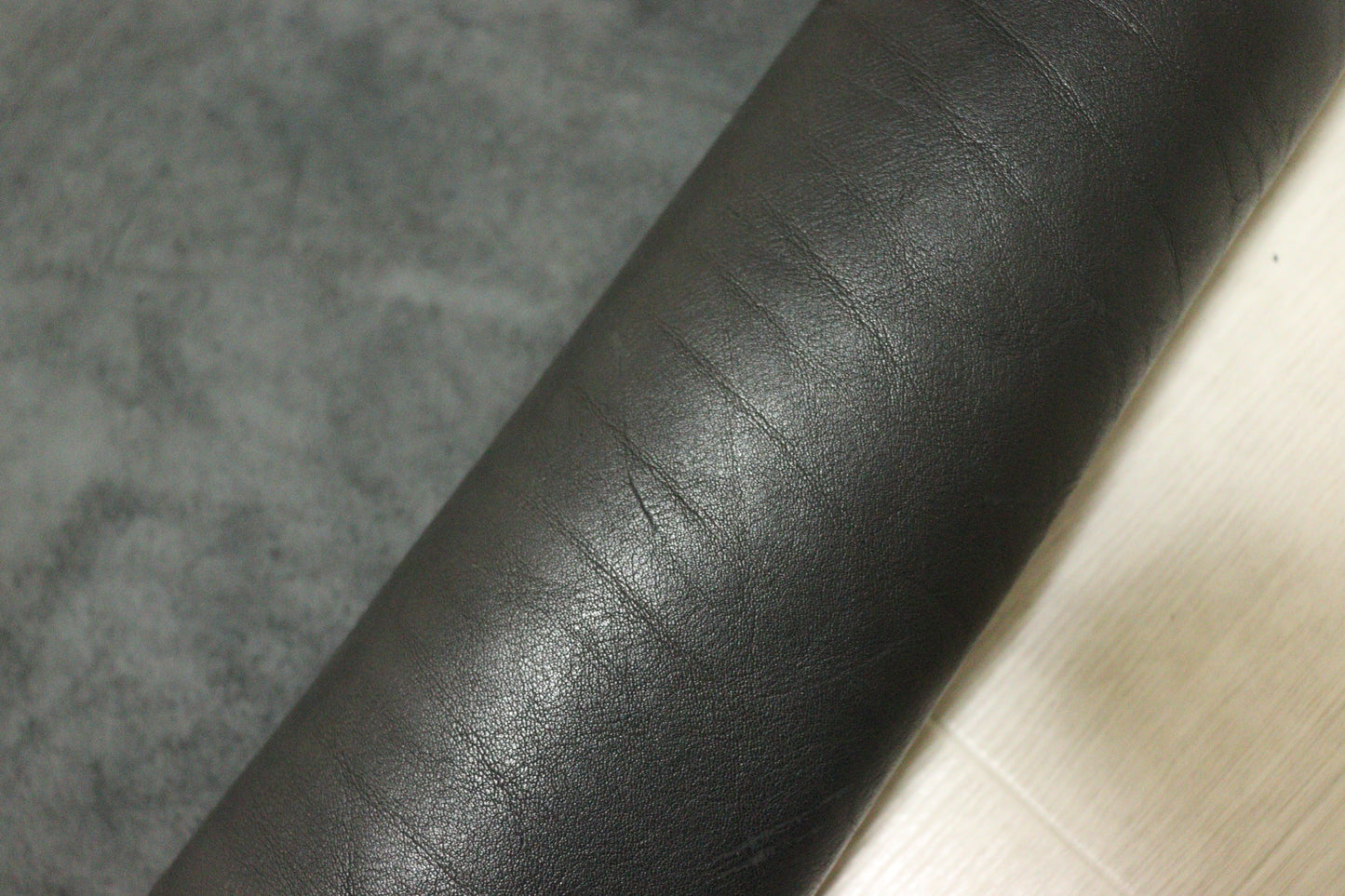 ds65円!イタリアンレザー ショルダー オイルヌメ ブラック 120ds