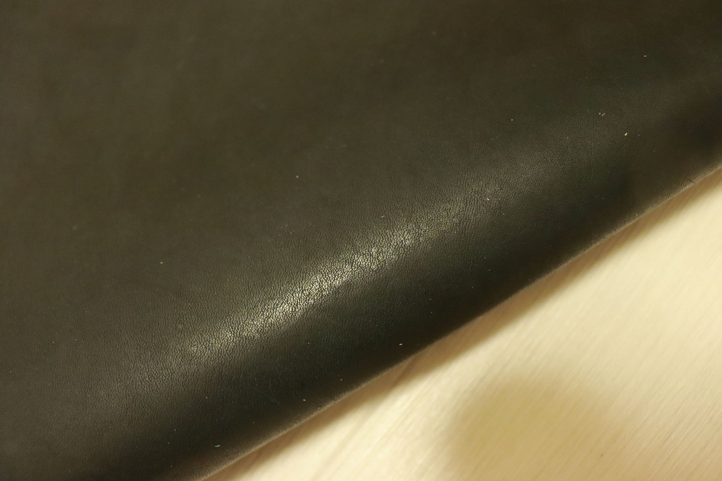 ds75円!新入荷!CONCERIA 800社 ブラック オイルヌメ ショルダー 112ds