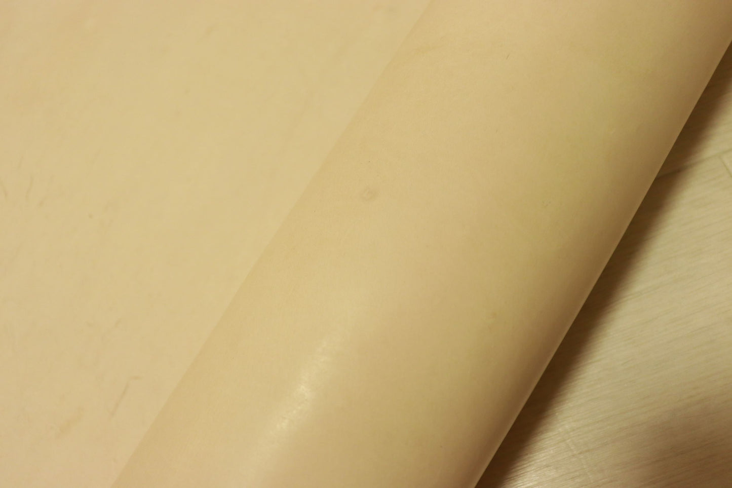 ds28円!訳あり・・インドカーフ 生成り ヌメ革 104ds