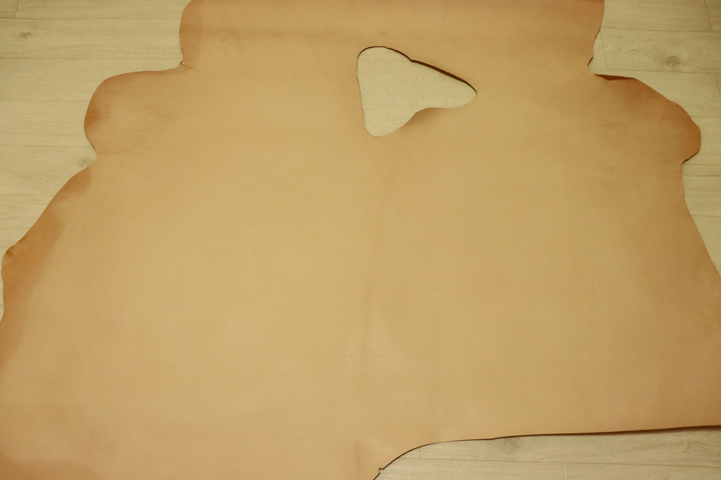 ds40円!新入荷!カーフスキン 丸革 生成り ヌメ革 150ds