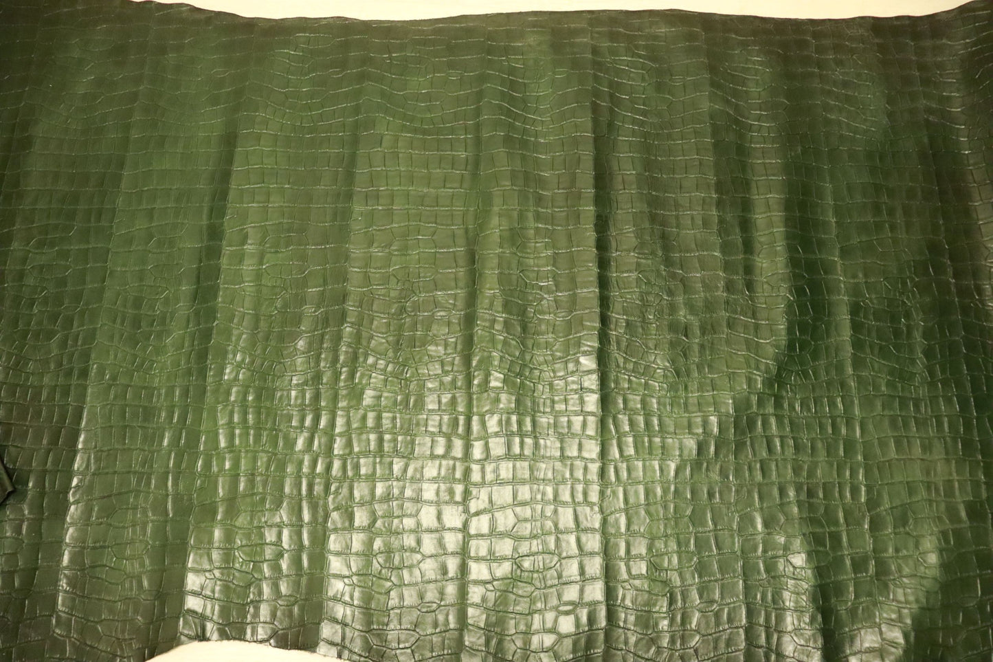 ds30円!新入荷!染料仕上げ クロコ型押し ダークグリーン 300ds