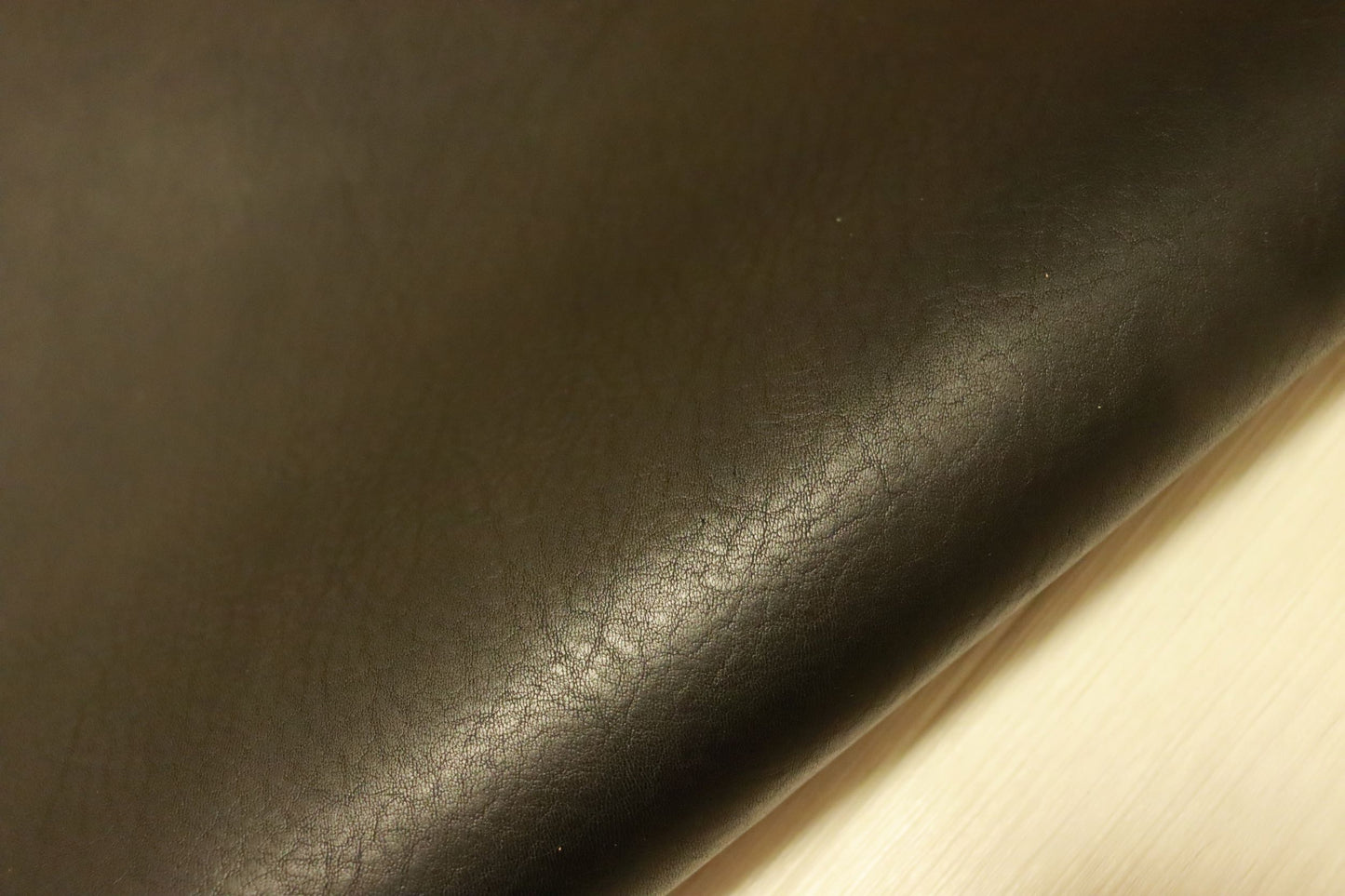 ds75円!新入荷!上質!オイルヌメ ショルダー ブラック 133ds
