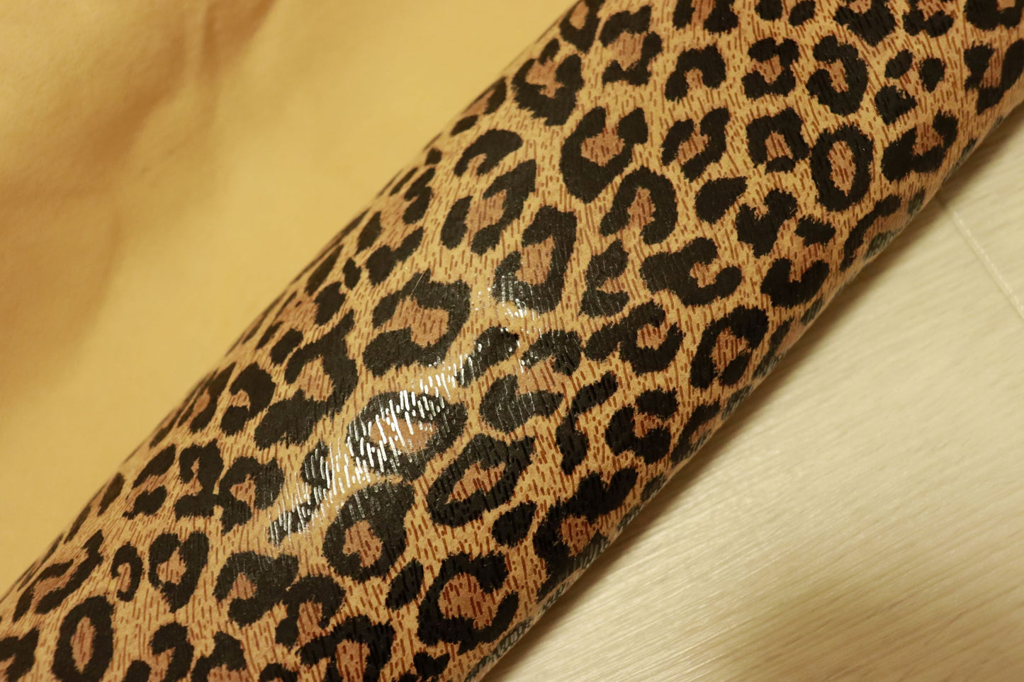 ds30円!新入荷!ヒョウ柄 フィルム貼り 120ds 豚革