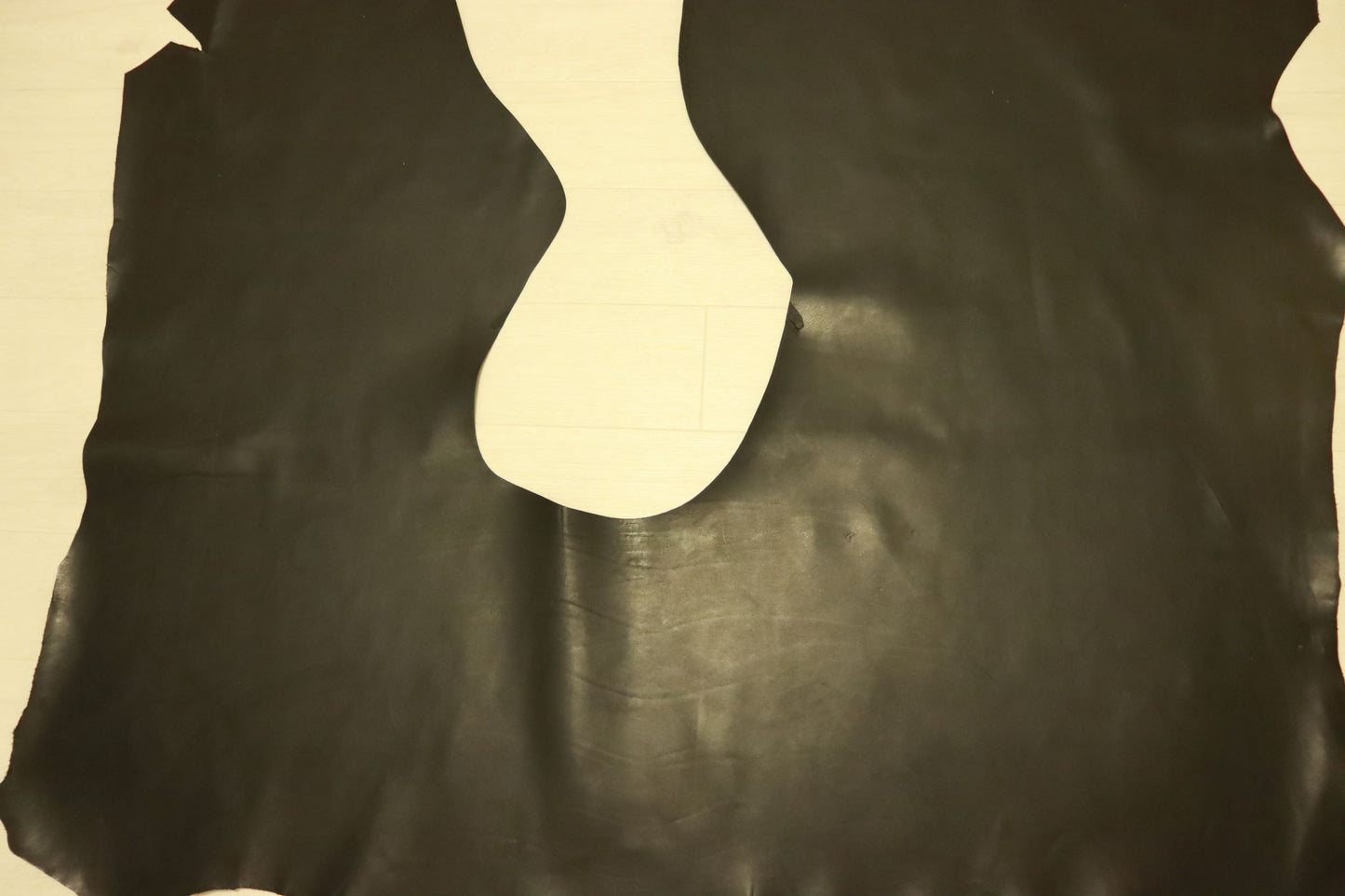 ds70円!新入荷!上質!オイルヌメ スムース加工 ブラック 128ds