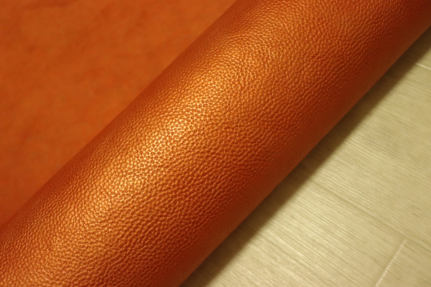 ds72円！イタリアンレザー　ショルダー　メタリックオレンジ　シボ型押し　119ds