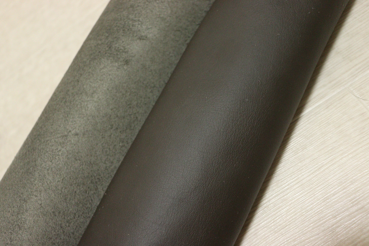 ds25円！イタリアンレザー　カーキ　スムース加工　277ds