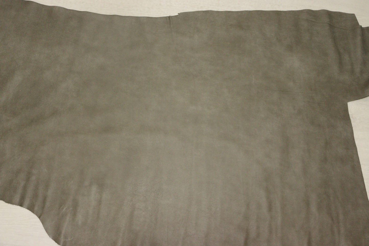 ds25円！イタリアンレザー 　モカグレー　吟すり加工　ハギレ　216ds