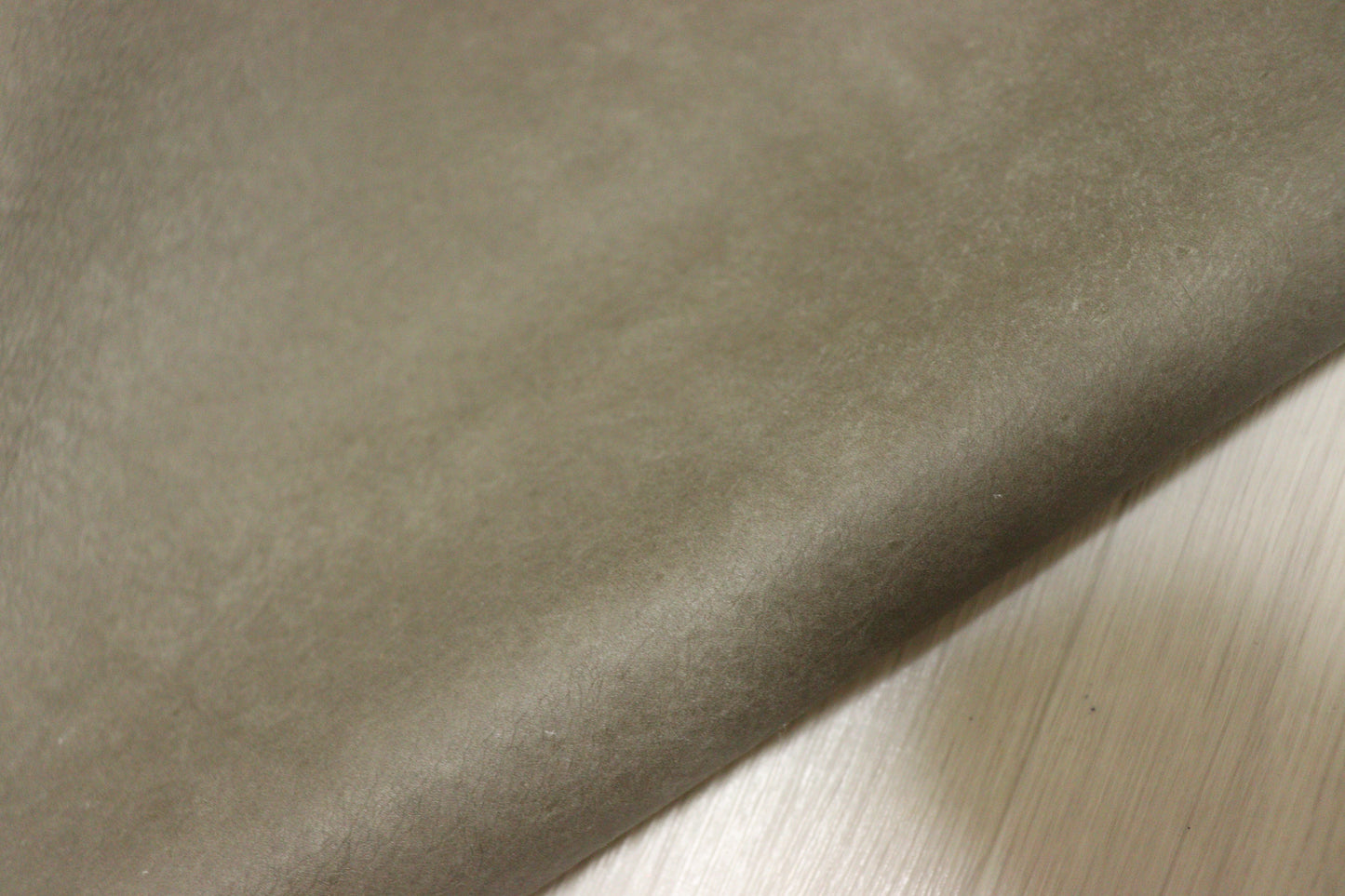 ds25円！イタリアンレザー 　モカグレー　吟すり加工　ハギレ　216ds