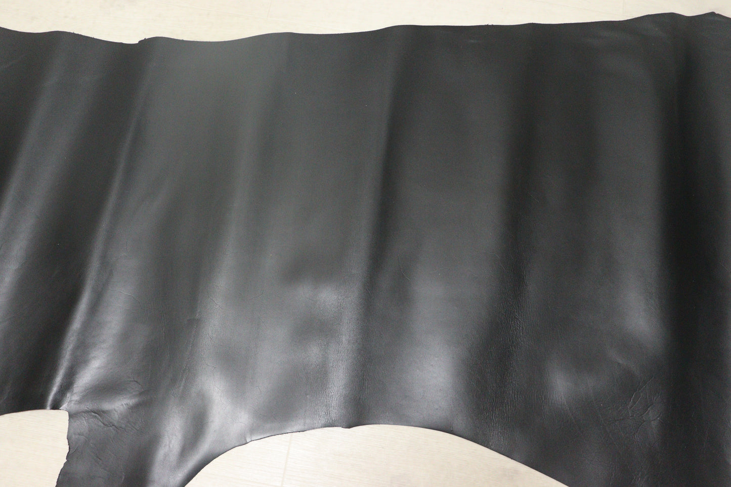 ds28円！新入荷！セミアニリン　スムース加工　ブラック　145ds