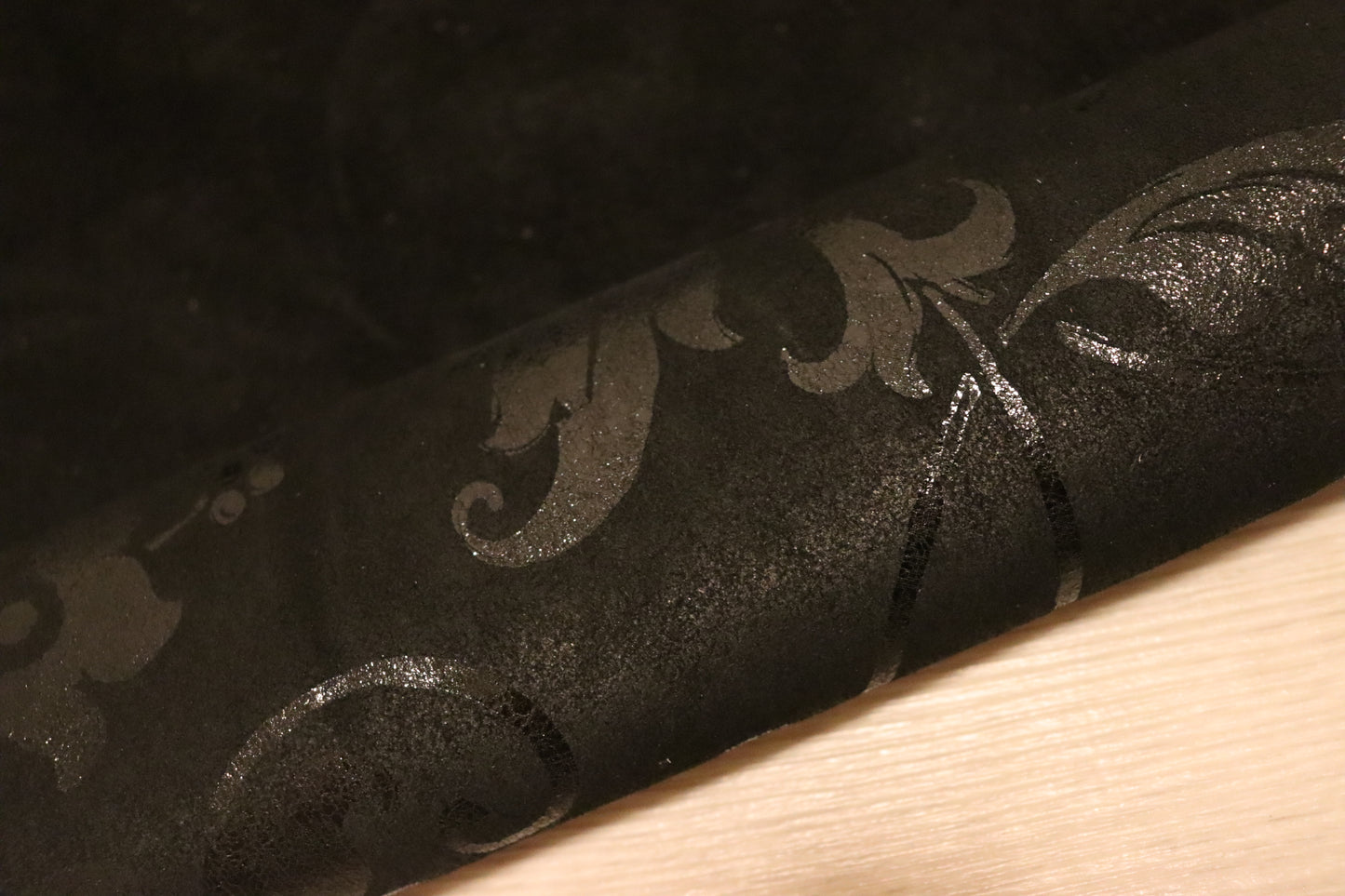 ds28円！新入荷！イタリアンレザー　ベロアプリント　ブラック　90ds