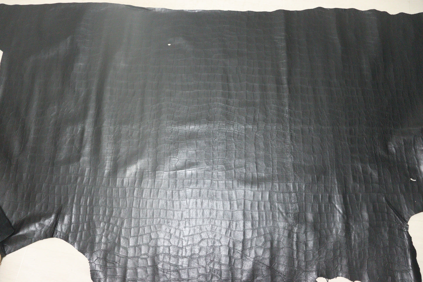 ds28円！新入荷！ブラック　オイルレザー　クロコ型押し　240ds