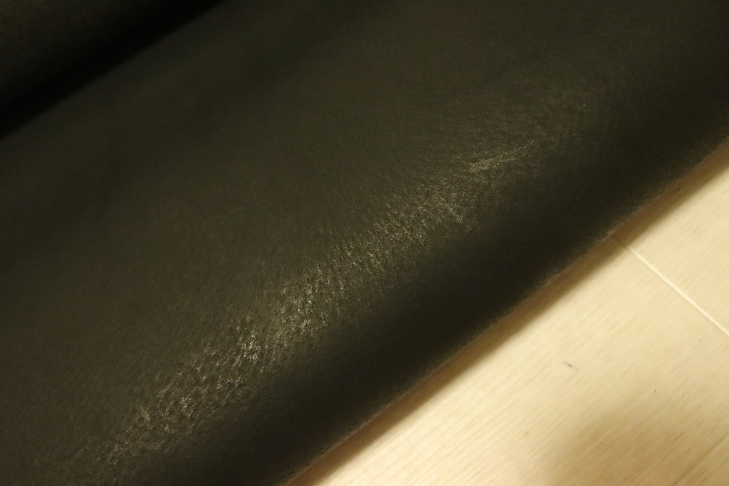 ds25円！新入荷！ブラック　スムース加工　ヌメ革　豚革　130ds