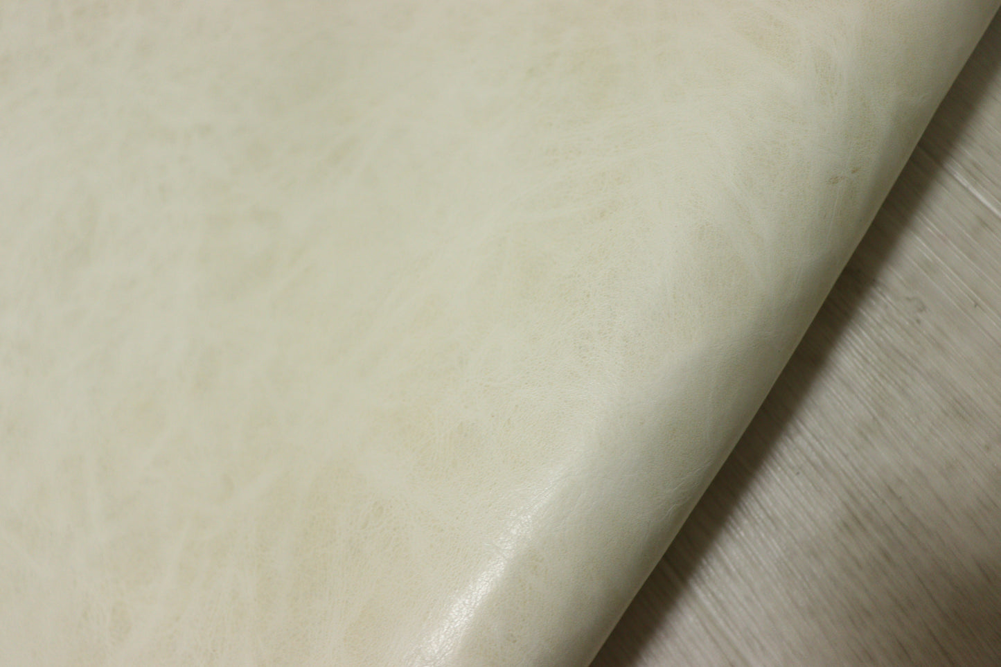 ds28円！ 新入荷！白鞣し　プルアップ加工　ポニー　150ds