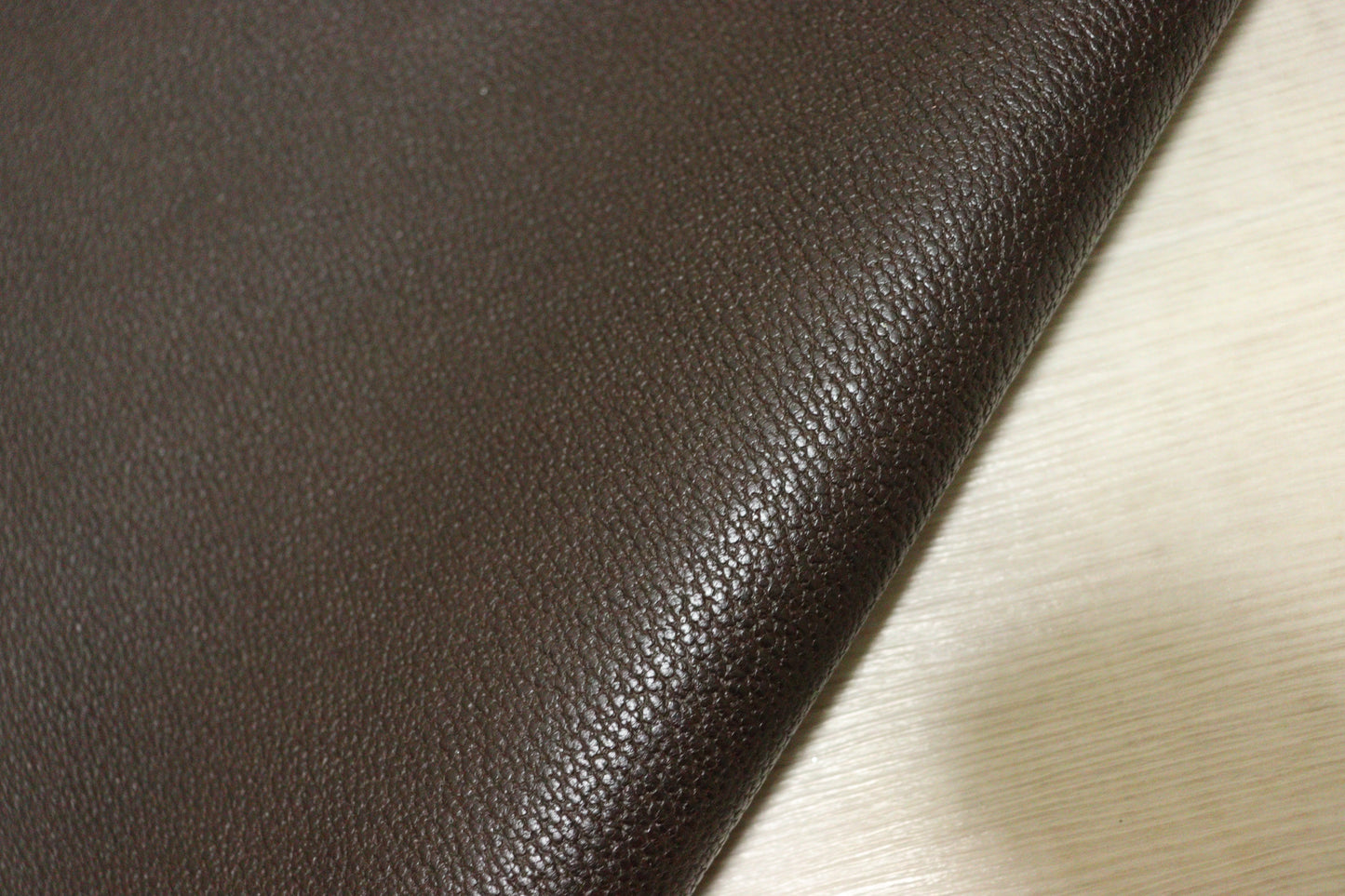 ds25円！新入荷！豚革　シュリンク加工　ダークブラウン　120ds