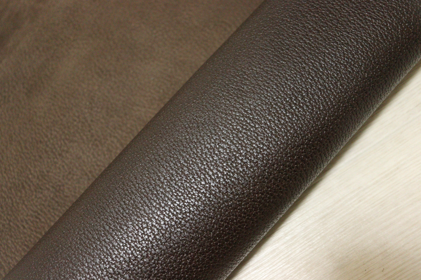 ds25円！新入荷！豚革　シュリンク加工　ダークブラウン　120ds