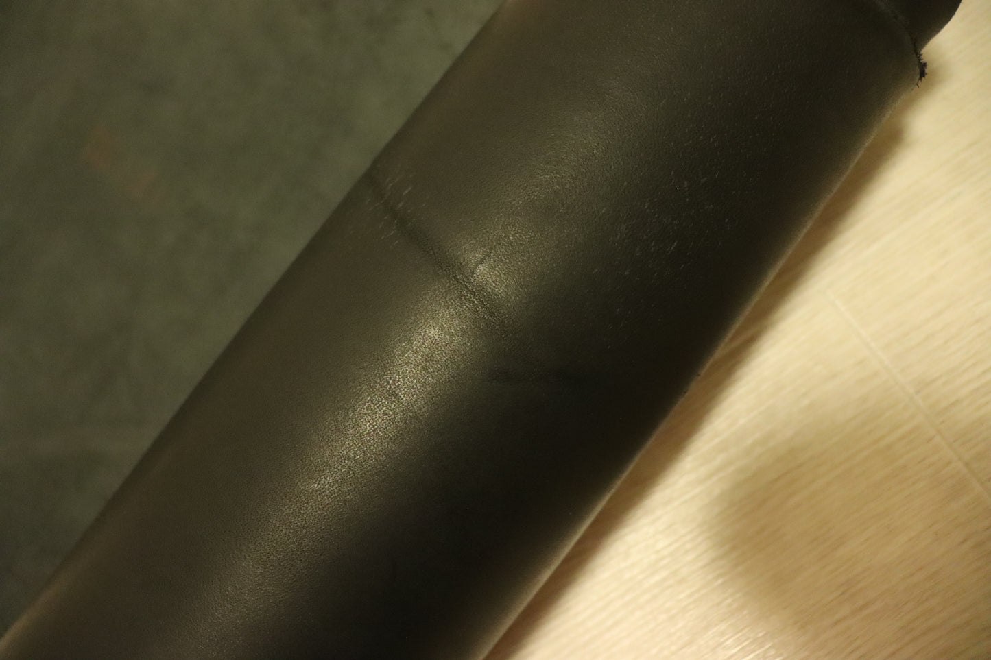 ds55円！新入荷　イタリアンレザー　ピットなめし　ベリー　ブラック　ヌメ革　80ds