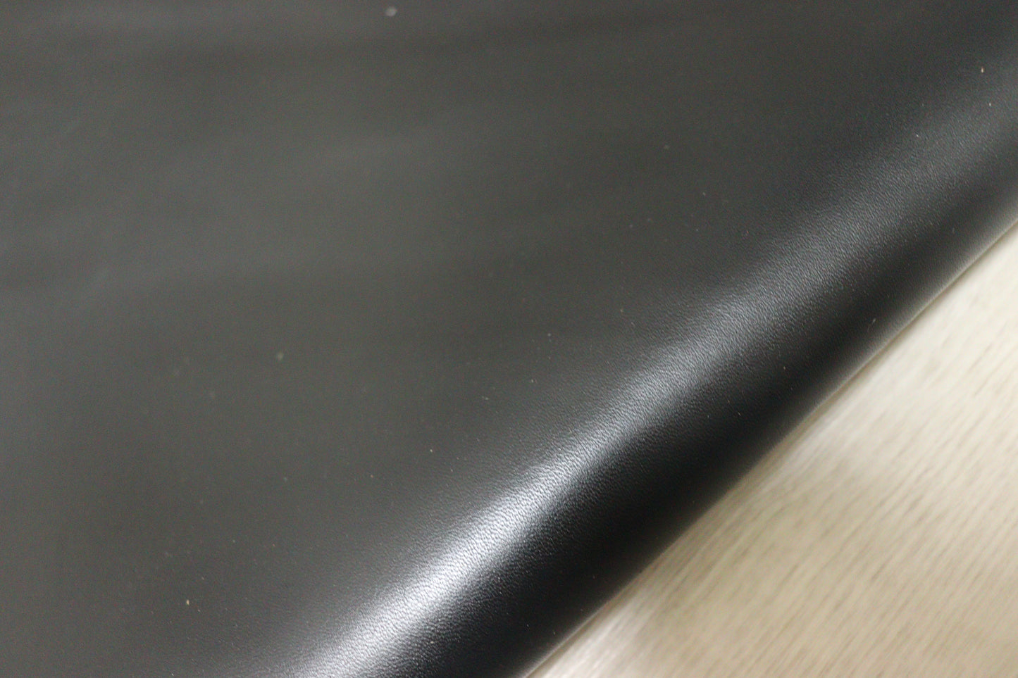 ds28円！新入荷！新喜　ブラック　スムース加工　馬革　115ds