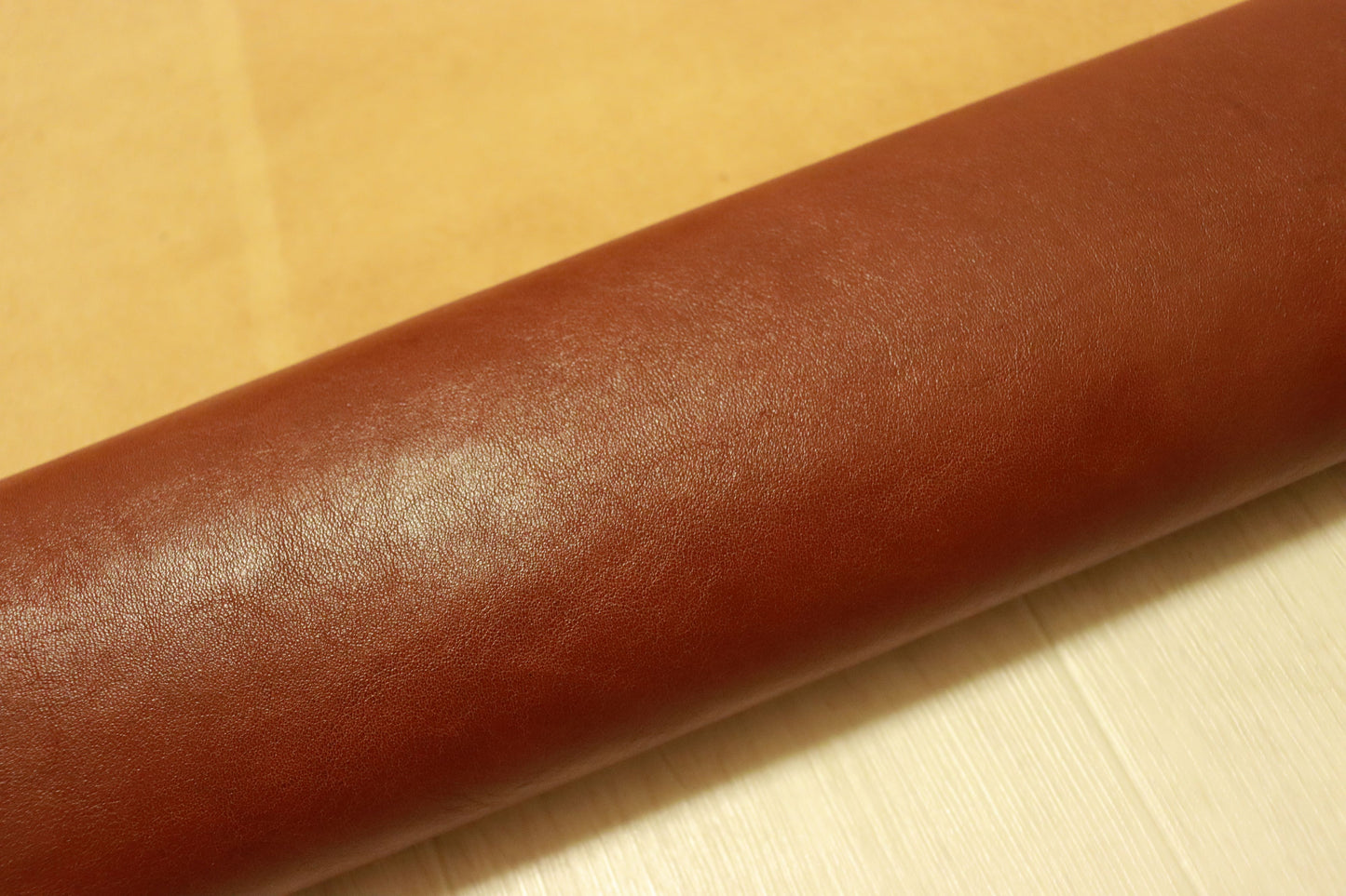 ds75円！新入荷！上質！オットチェント社　マロンブラウン　オイルヌメ　シュリンク加工　113ds