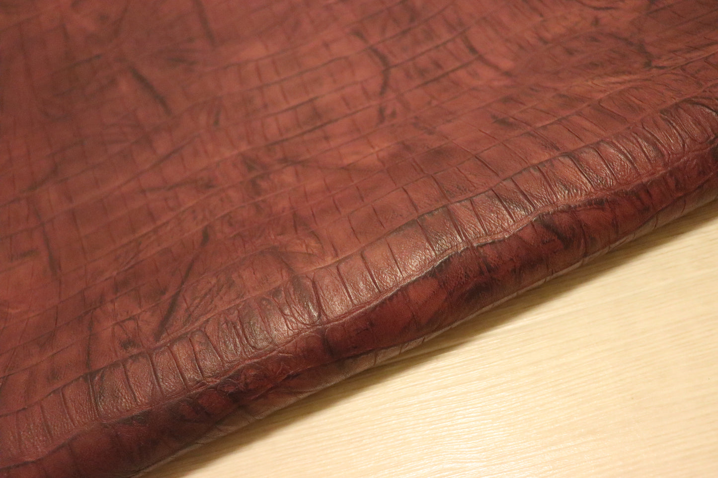 ds72円！イタリアンレザー　オイルヌメ　ショルダー　絞り加工　パープル系　129ds