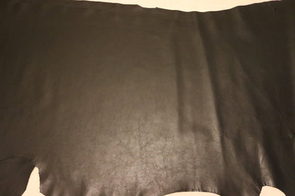 ds70円！イタリアンレザー　ヌメ革　染料仕上げ　ブラック　スムース加工　187ds