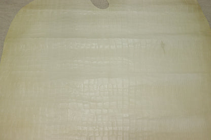 ds28円！訳あり　クラフトの定番！白なめし　クロコ型押し　153ds