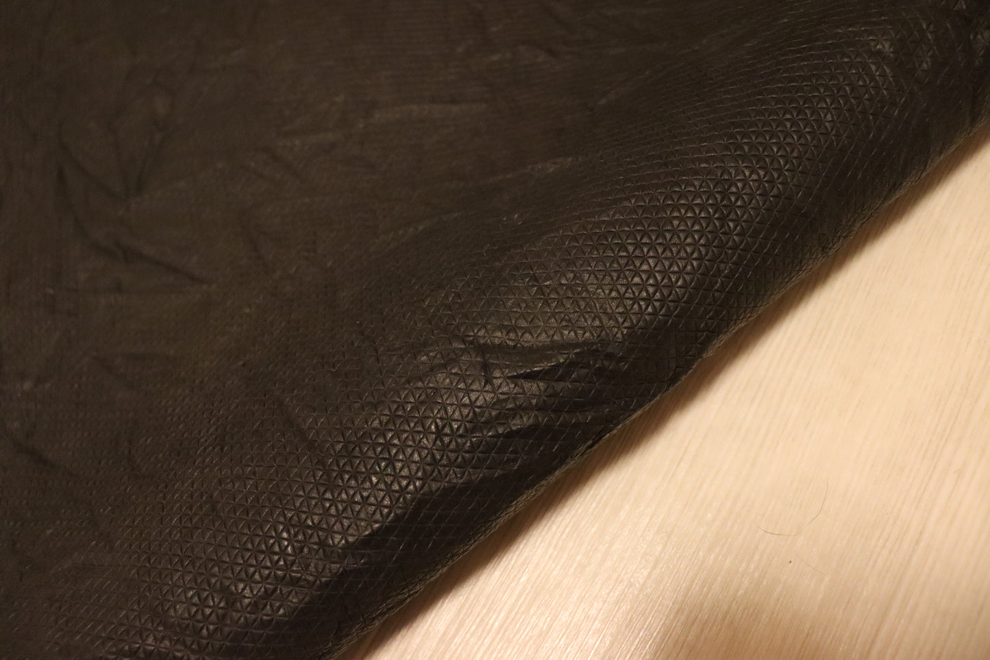 ds72円！イタリアンレザー　オイルヌメ　ショルダー　絞り加工　ブラック　123ds