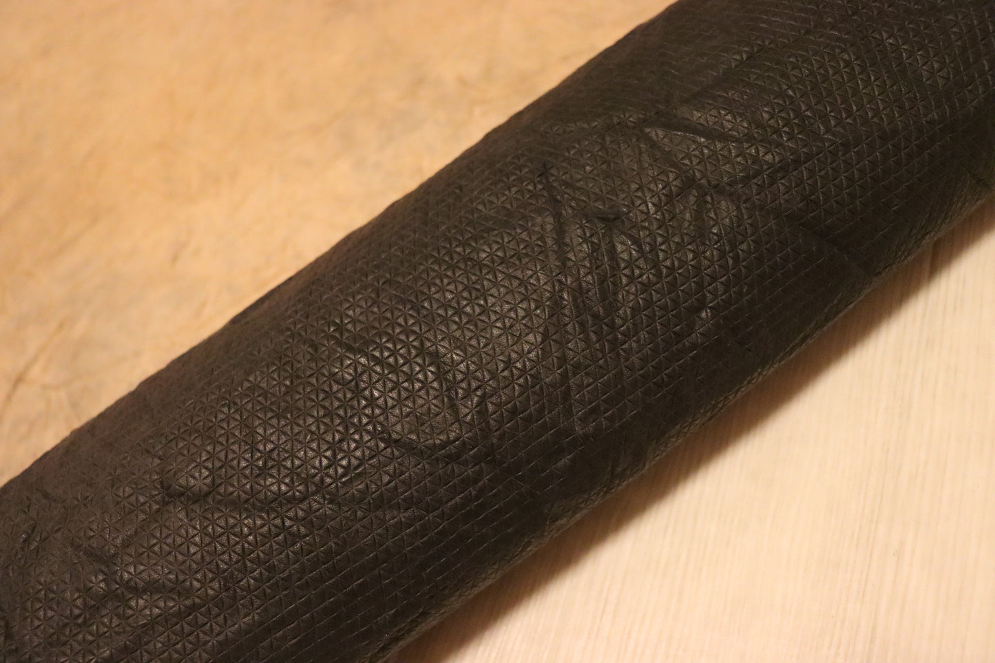 ds72円！イタリアンレザー　オイルヌメ　ショルダー　絞り加工　ブラック　123ds