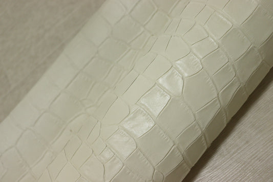 ds28円！訳あり　クラフトの定番！白なめし　クロコ型押し　153ds