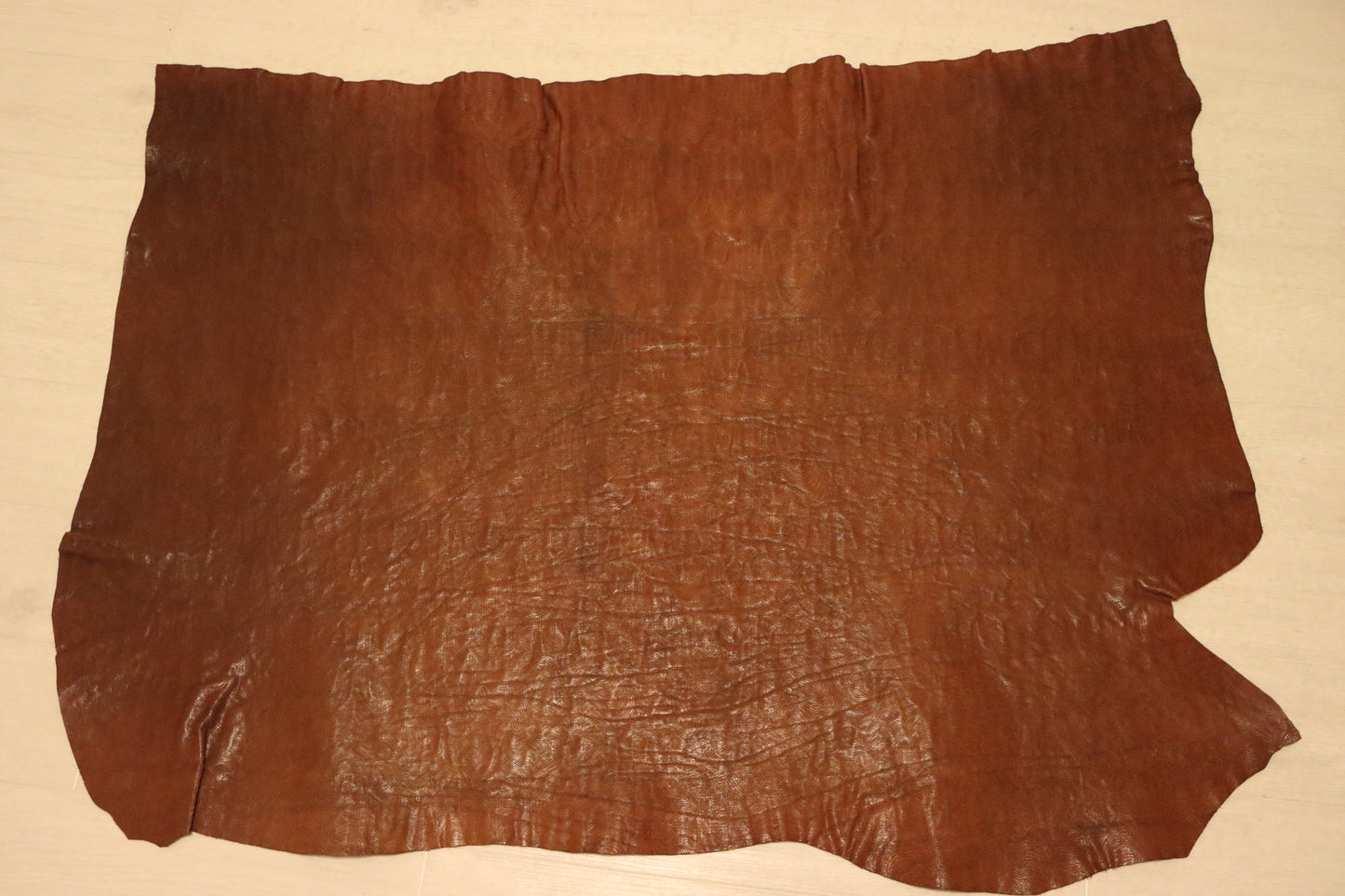 ds72円！イタリアンレザー　ショルダー　ヌメ革　ペイズリー調エンボス　95ds