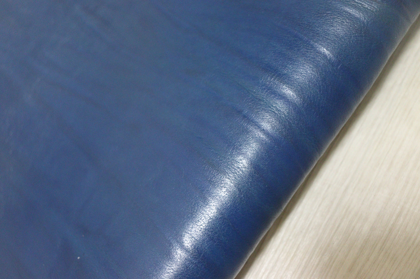 ds28円！訳あり　絞り加工　サファイア　アニリン仕上げ　ヌメ革　102ds