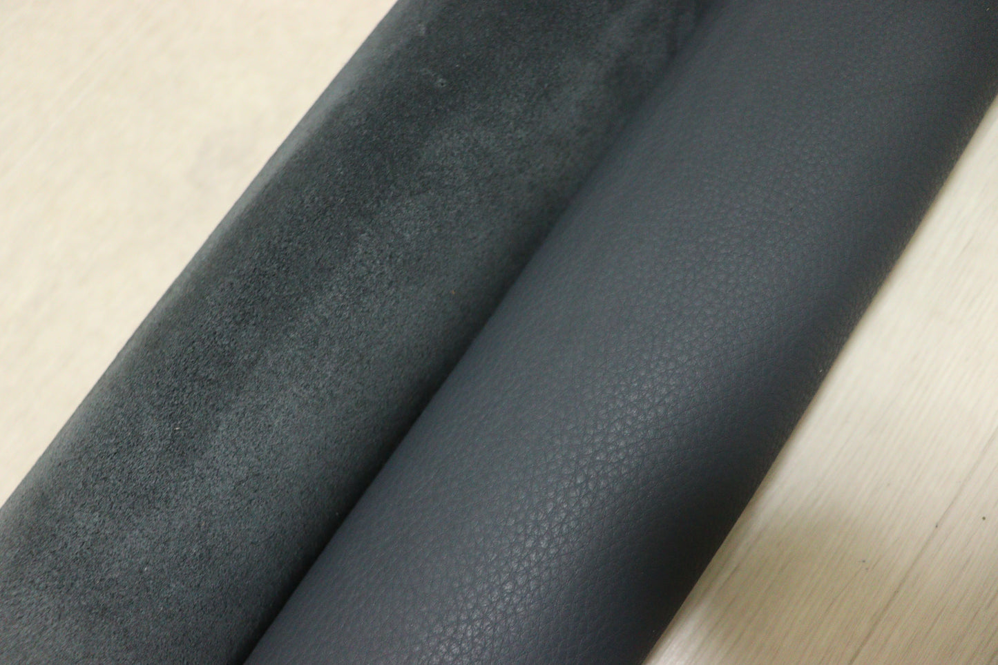ds28円！新入荷！イタリアンレザー 　もちもち　ネイビー　シュリンク加工　298ds