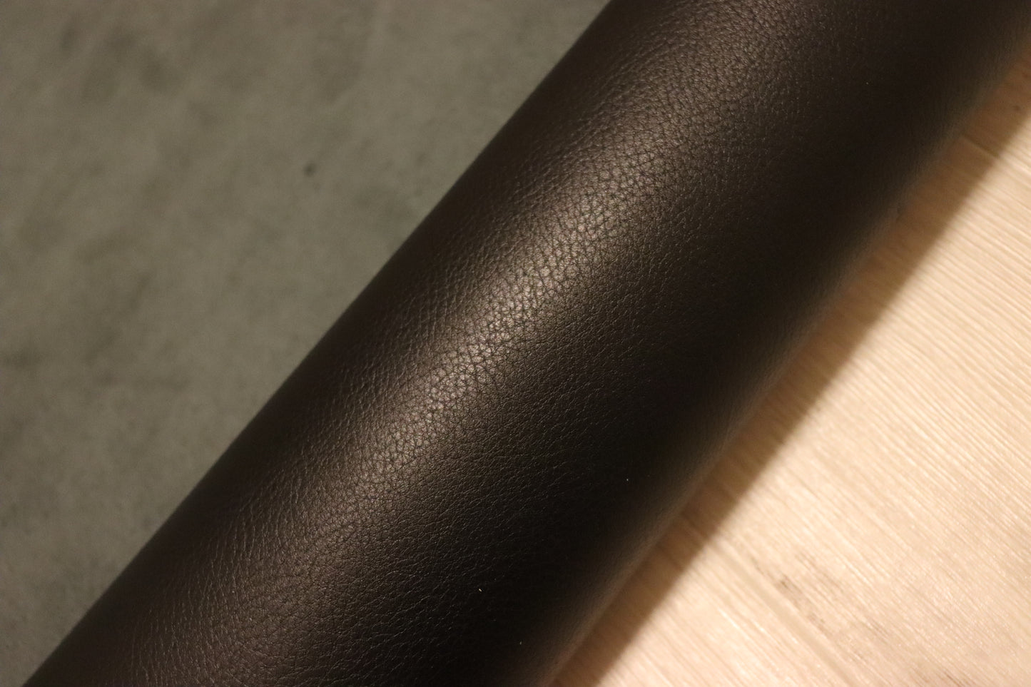 ds70円！イタリアンレザー　ショルダー　ブラック　シュリンク加工　ヌメ革　150ds
