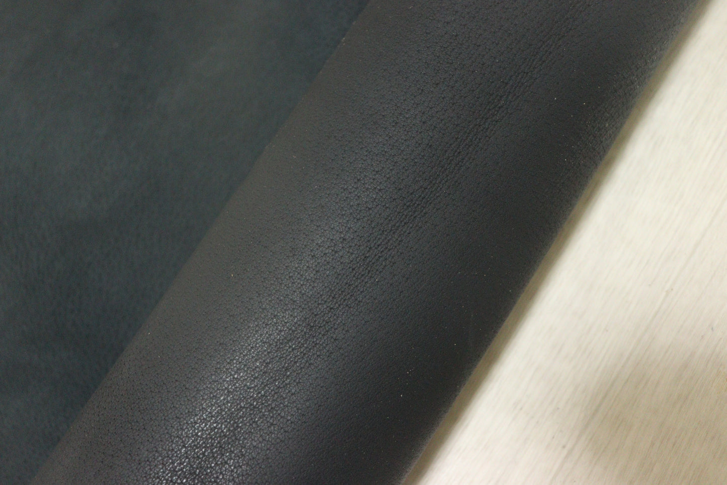 ds28円！新入荷！豚ヌメ　オイルワックス　ブラック　119ds