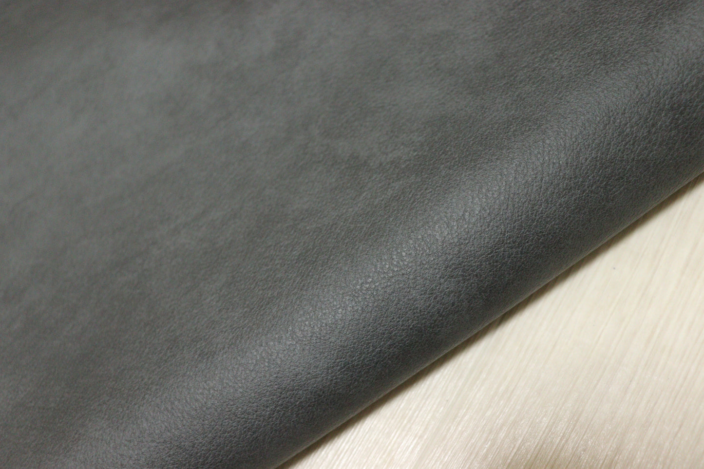 ds28円！新入荷！イタリアンレザー 　ムラ染加工　アッシュグレー　　281ds
