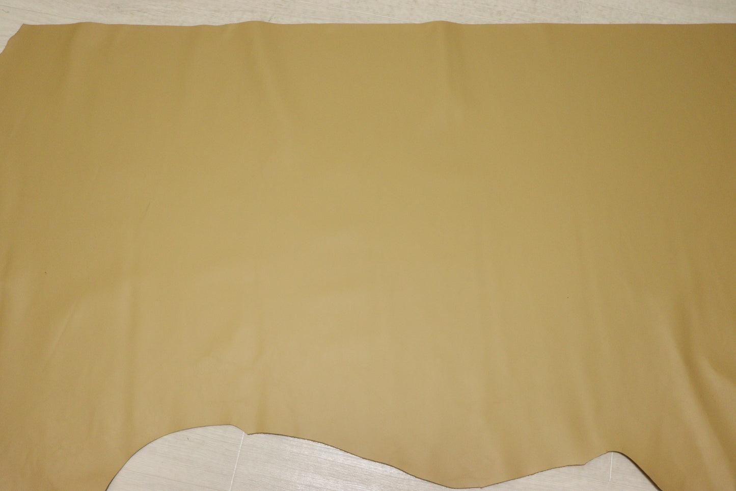 ds28円！新入荷！イタリアンレザー　オークル　スムース加工　174ds