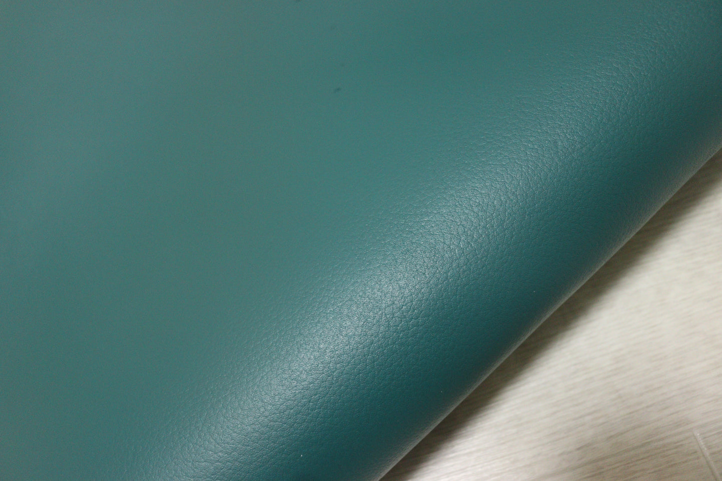 ds22円！ 新入荷！訳あり　顔料仕上げ　ピーコックグリーン　シボ型押し　200ds