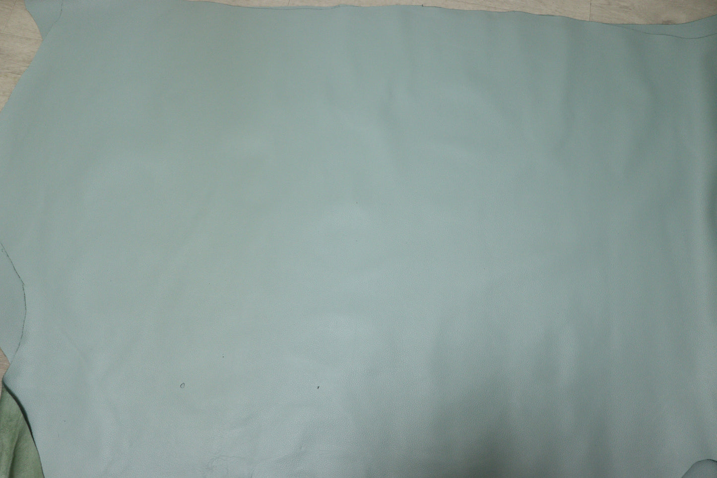 ds28円！新入荷！顔料仕上げ 　ライトブルー　シボ型押し　240ds