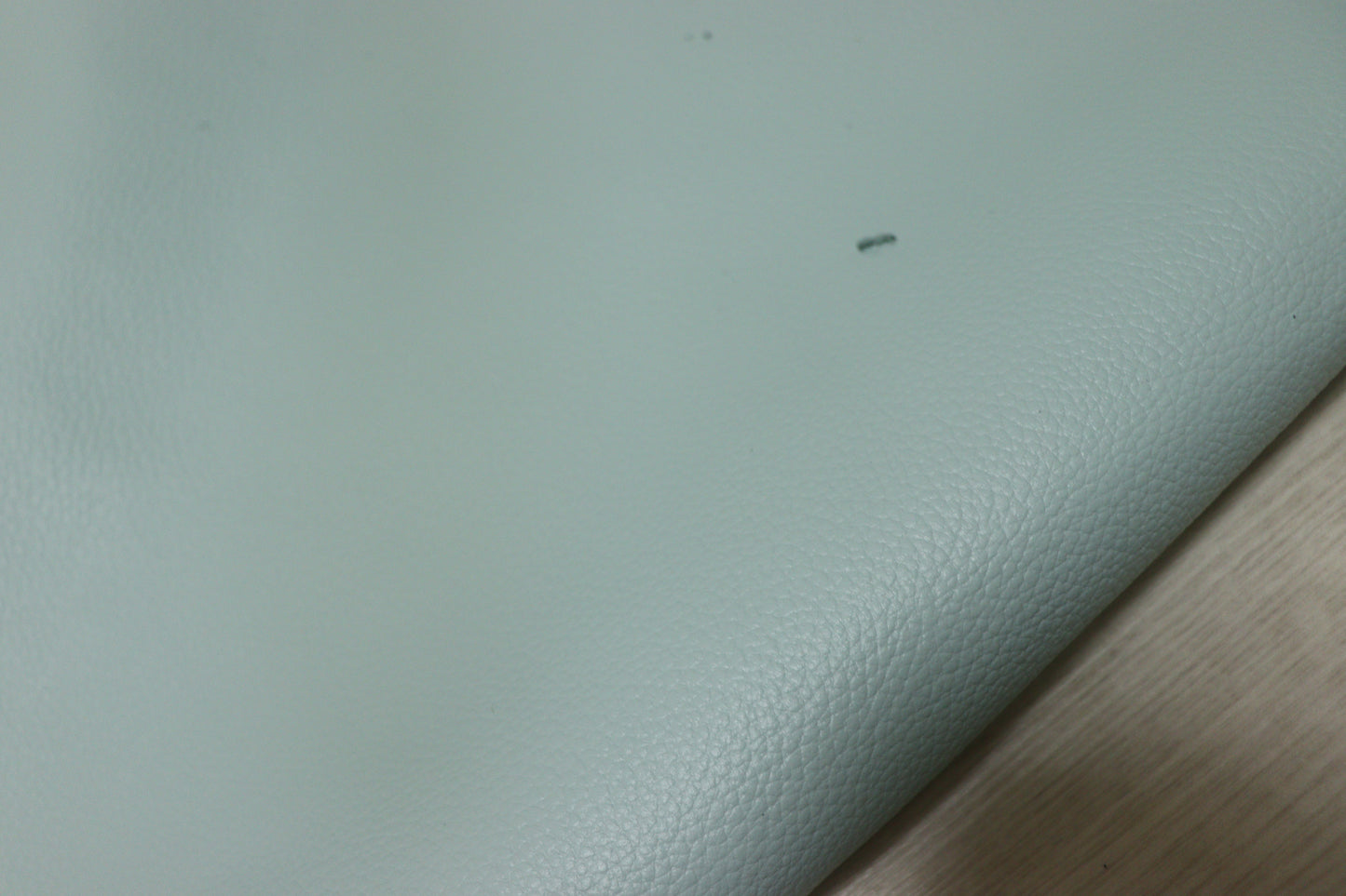 ds28円！新入荷！顔料仕上げ 　ライトブルー　シボ型押し　240ds